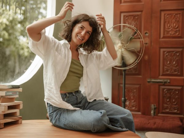 Ventilador elétrico pode ser suficiente para refrescar ambientes durante o verão?